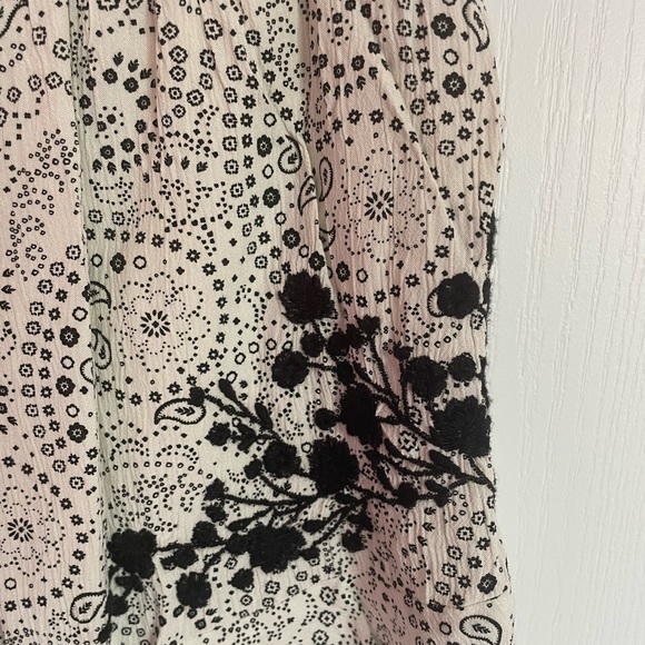 Black&white American Eagle shorts - Picture 3 of 3